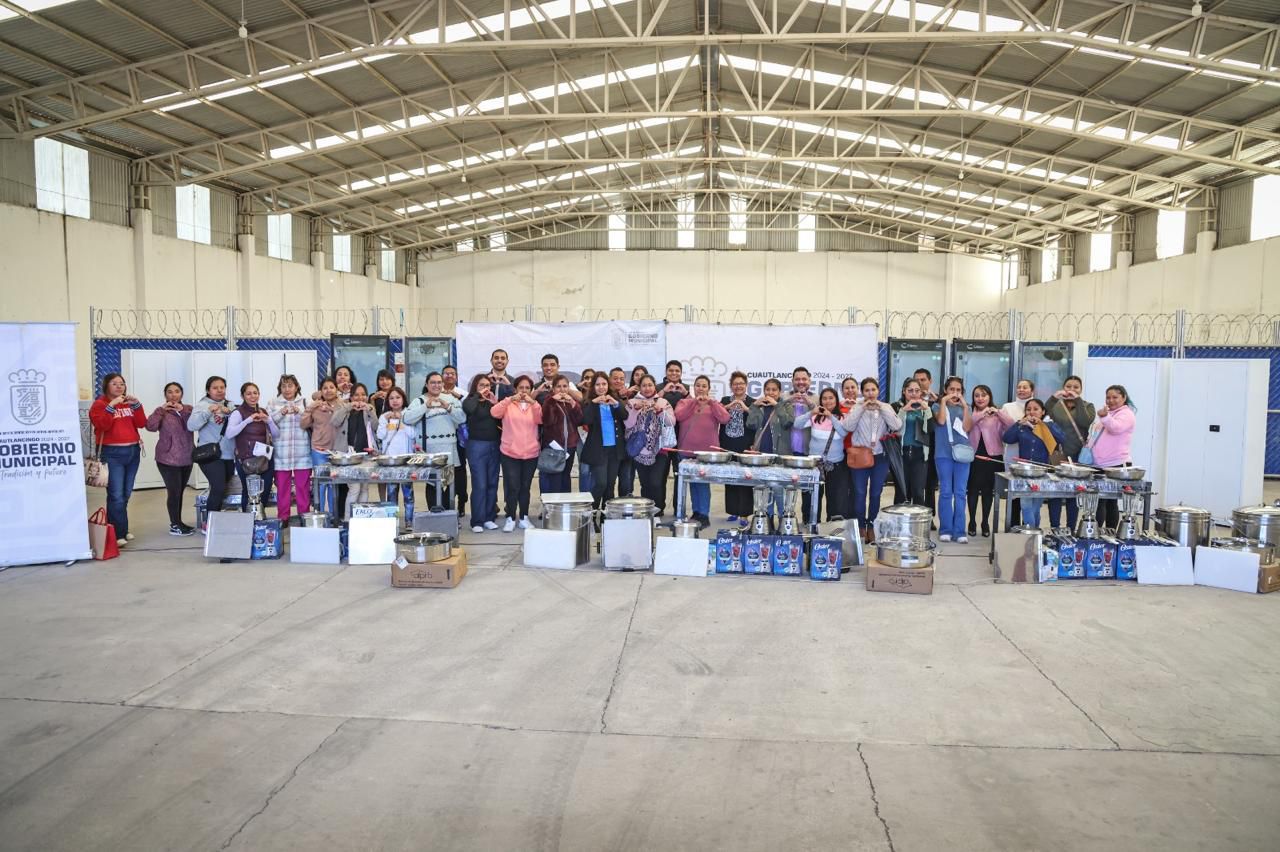 Entregan equipamiento a comedores escolares en Cuautlancingo