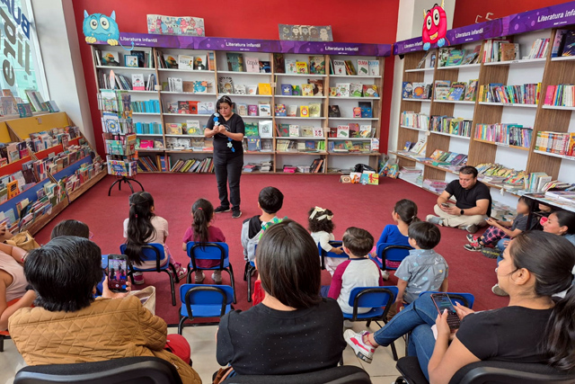 Recibe Librería CCU a niños en la “Hora mágica de los cuentos”