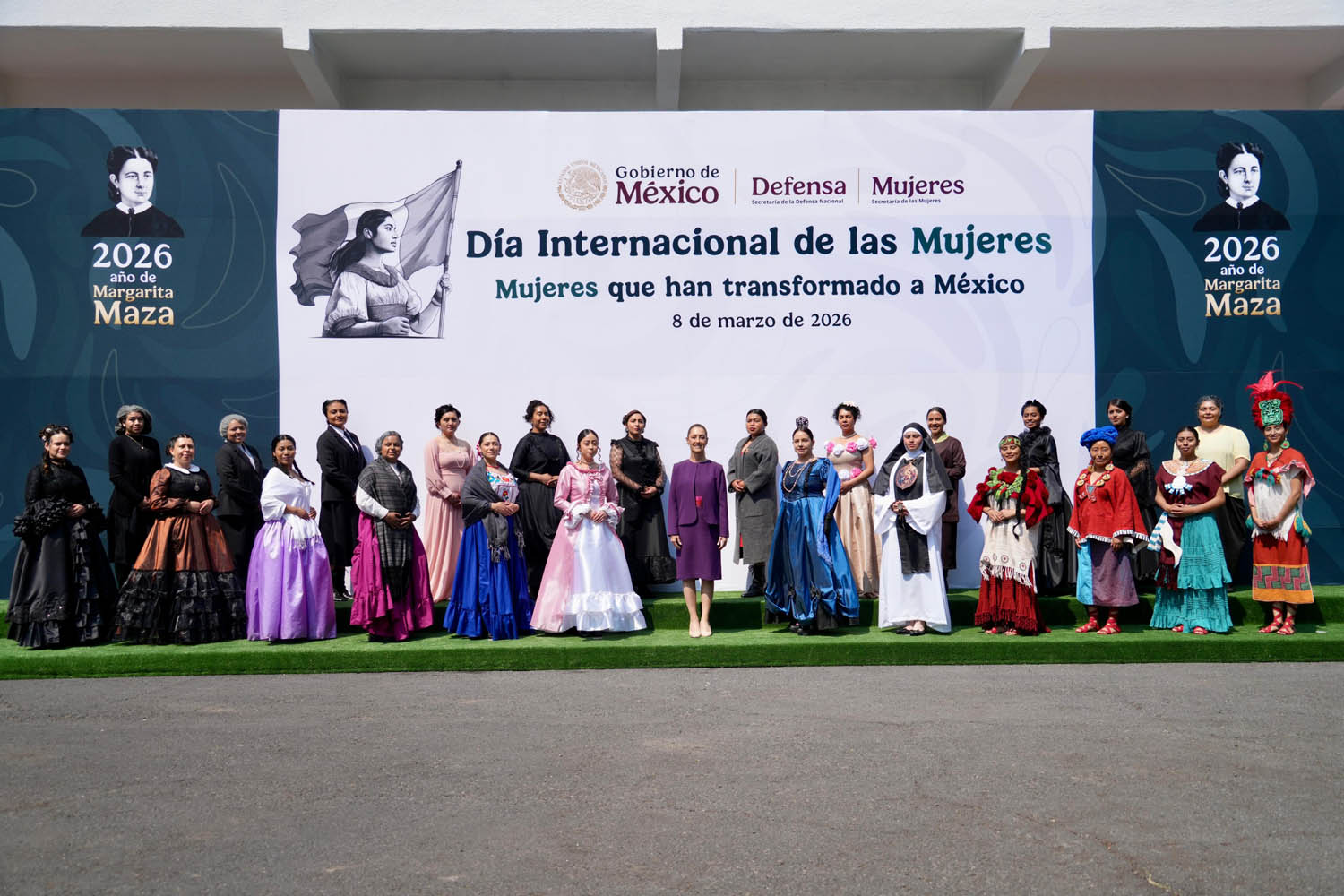 Claudia Sheinbaum reconoce a mujeres de las Fuerzas Armadas en el 8M