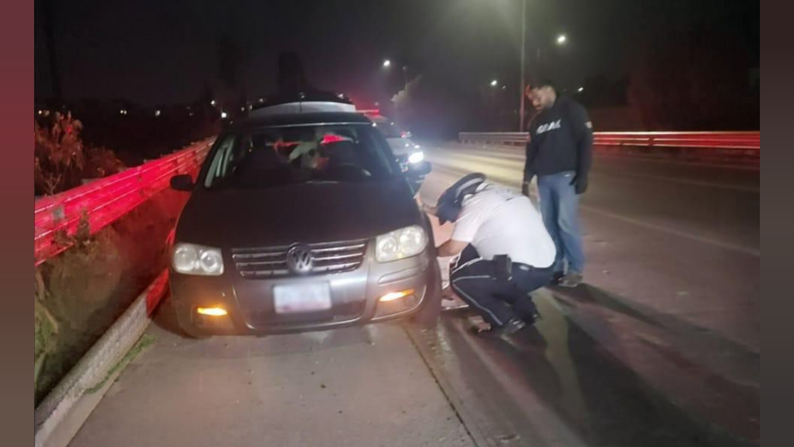 Retiran residuos metálicos del Periférico Ecológico tras daños en neumáticos