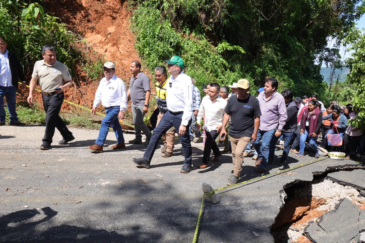 Lluvias en Sierra Negra activan despliegue de maquinaria estatal