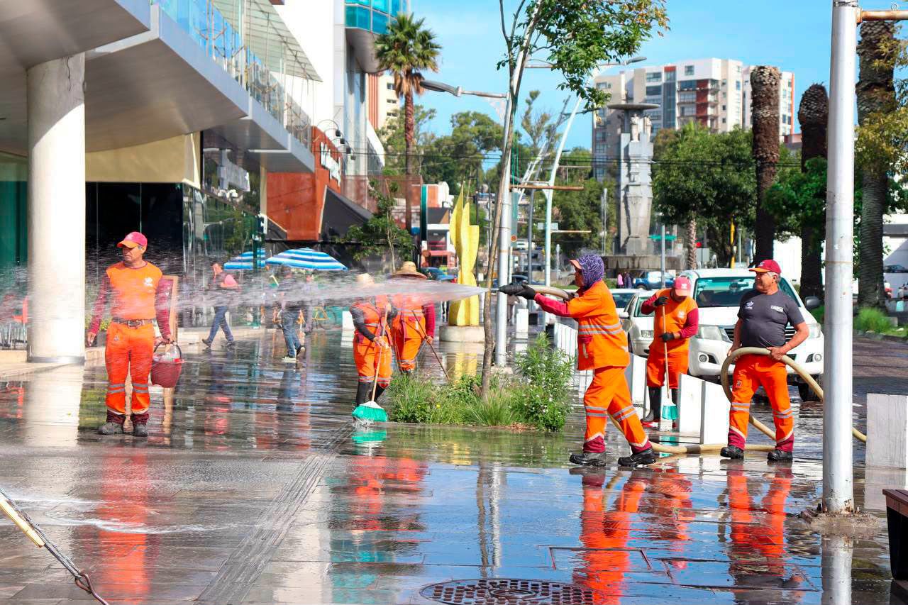 Personal de LIMPIA realiza lavado en Avenida Juárez: gobierno de Pepe Chedraui