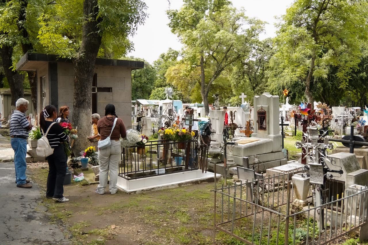 Panteón Municipal recibe a más de 33 mil visitantes por el Día del Padre; reportan saldo blanco
