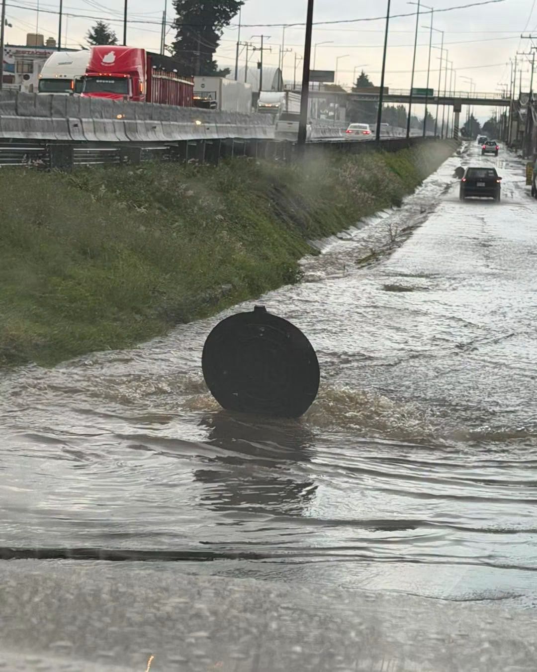 Lluvia inunda calles y viviendas en Huamantla