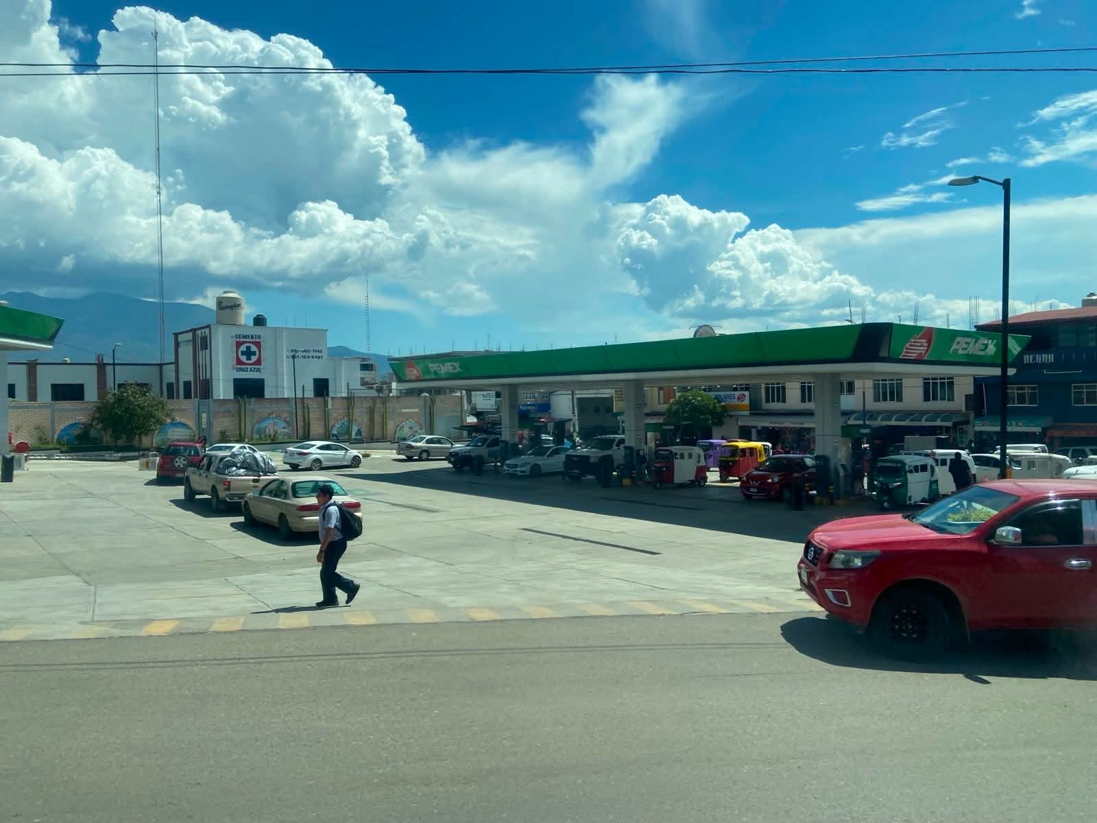 Bloqueos de la CNTE provocan cierre de 16 gasolineras en Oaxaca