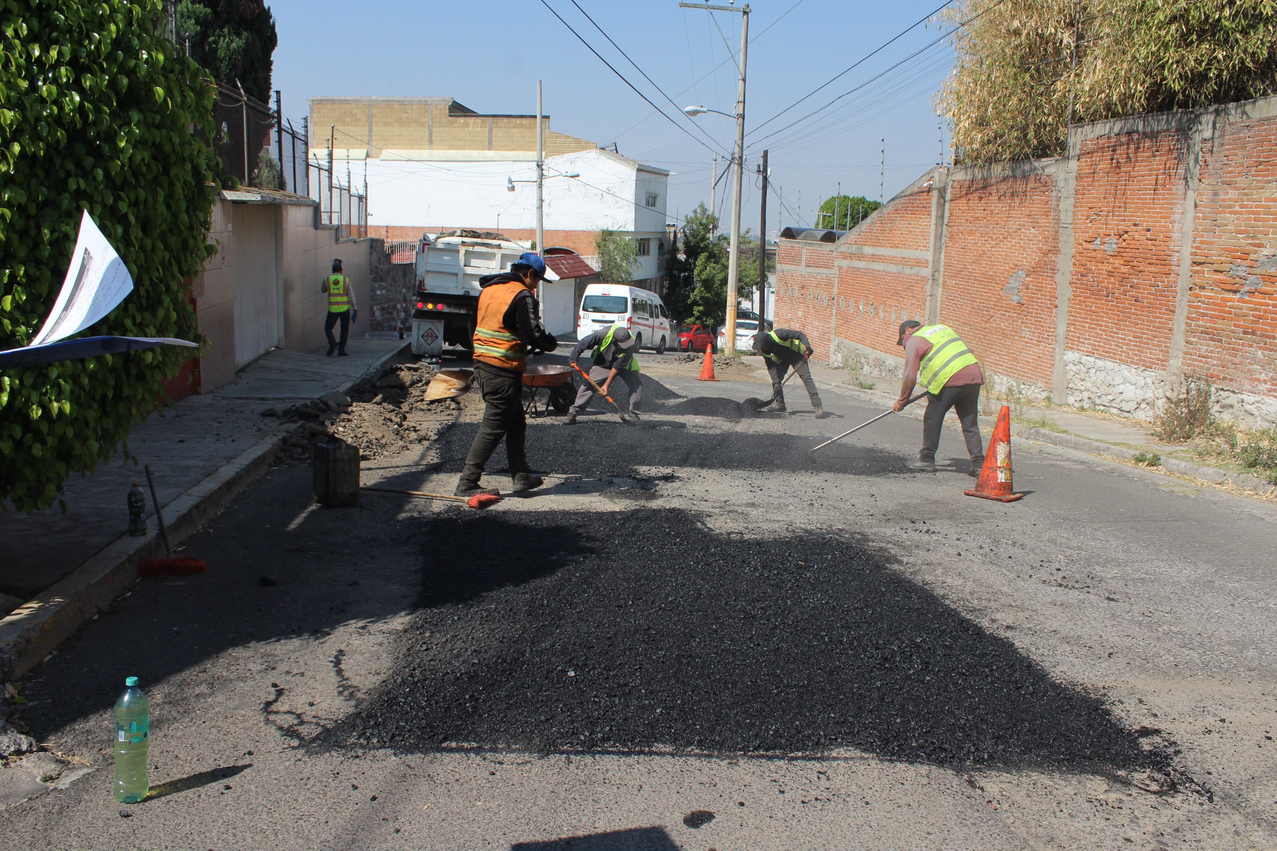 Supervisan bacheo en la capital