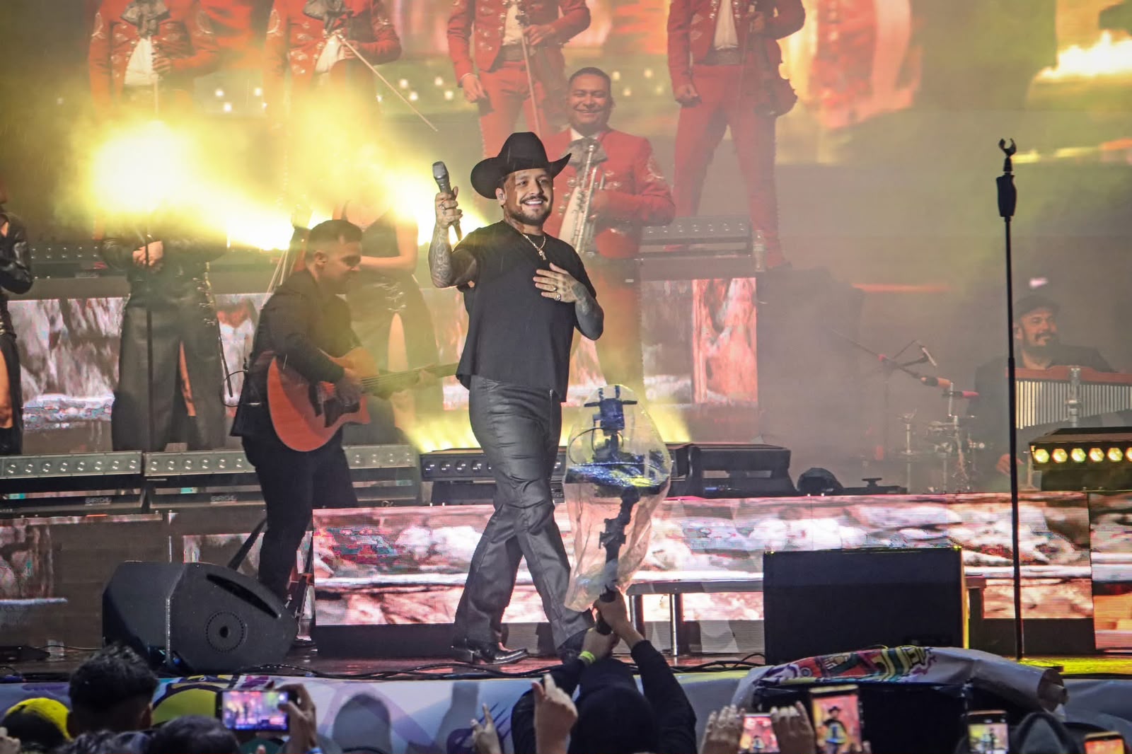 Christian Nodal cierra con éxito la Feria Cuautlancingo 2026