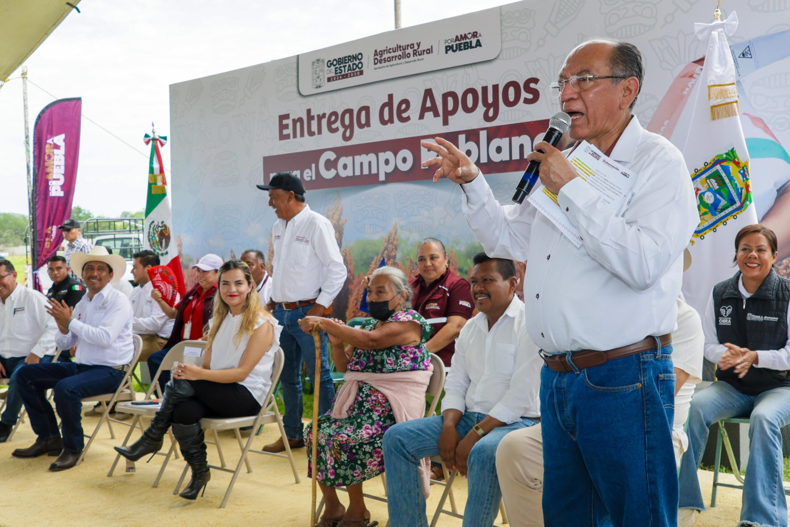 Gobierno de Puebla entrega sorgo a productores de la Mixteca