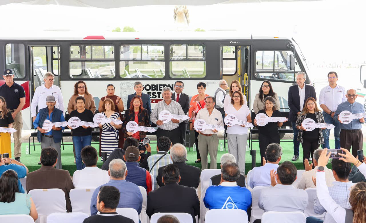 Gobierno estatal entrega nuevas unidades al transporte público y fortalece la movilidad segura en Puebla