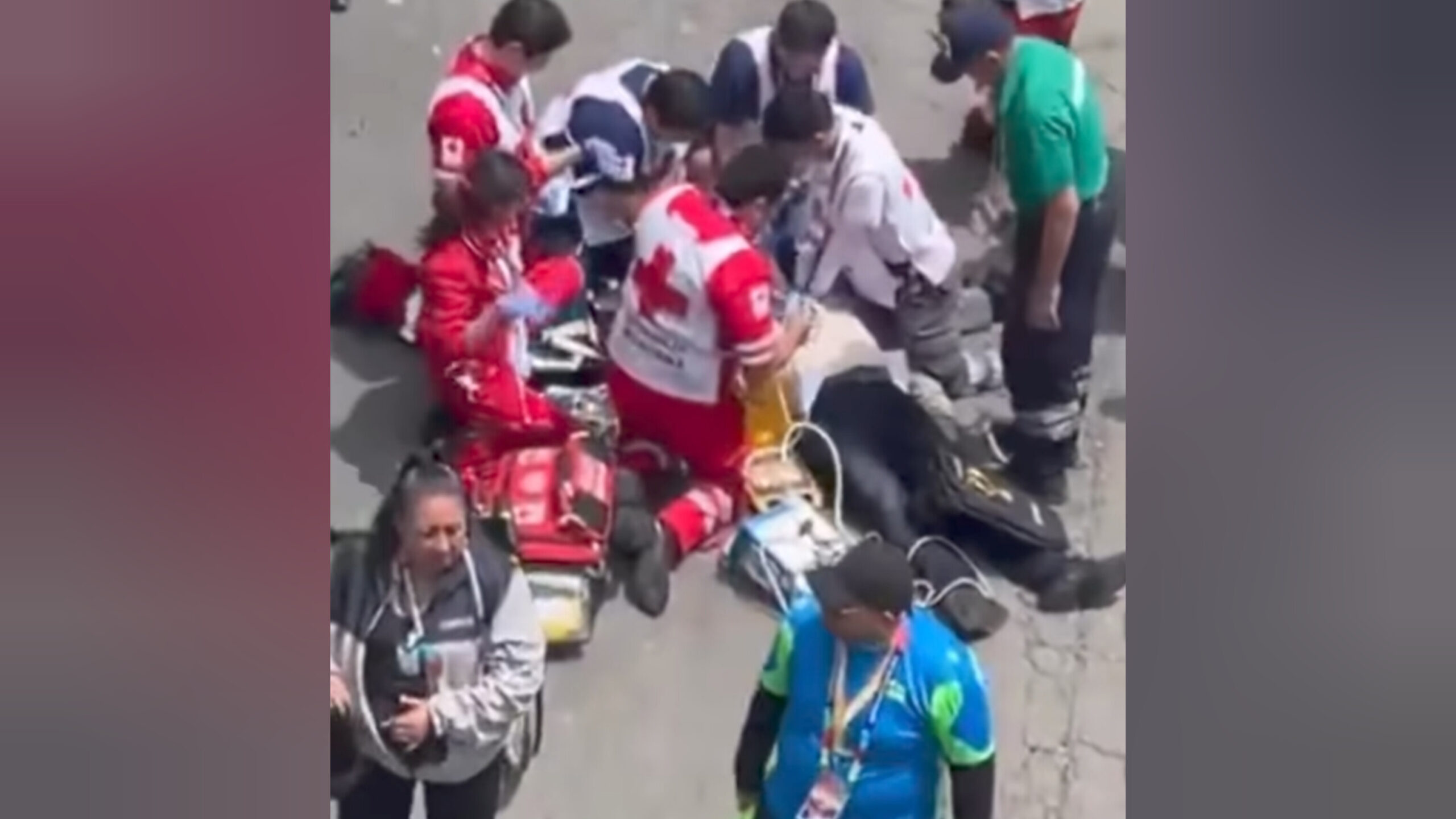 Trasladan a aficionado alemán tras colapso en estadio