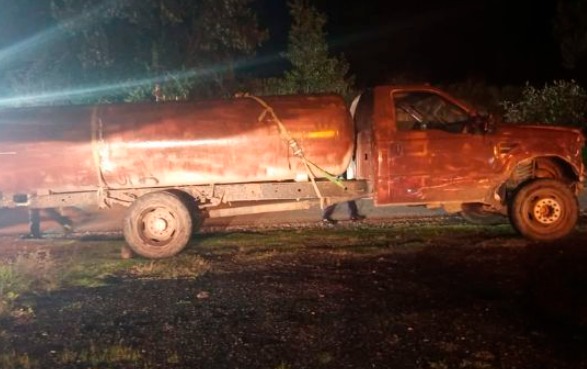 Aseguran pipa artesanal y otro vehículo para el trasiego de huachigas en Tlahuapan