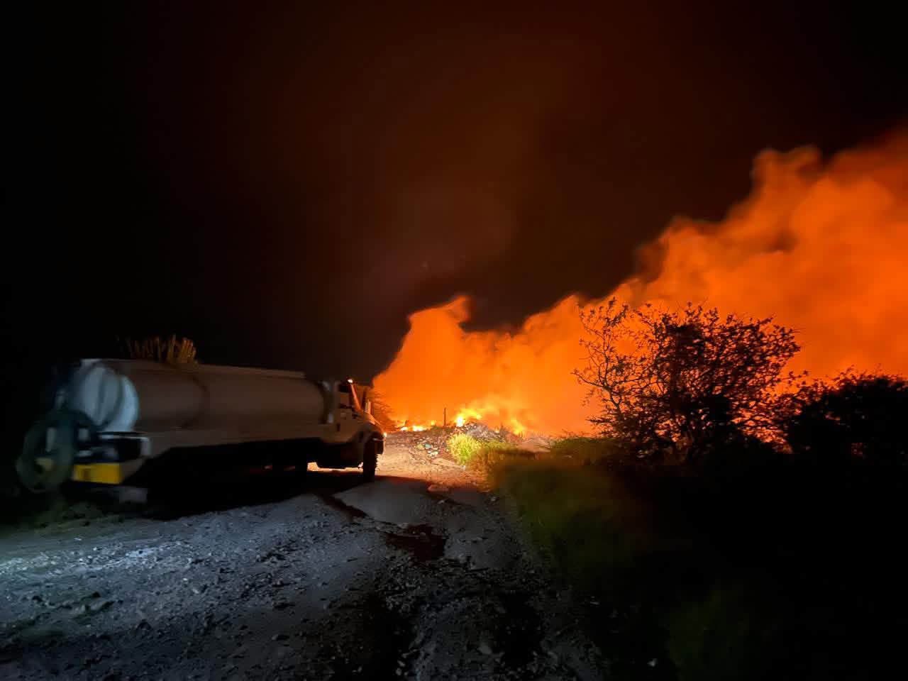 Incendio en basurero de Acatlán consume hasta 10 hectáreas