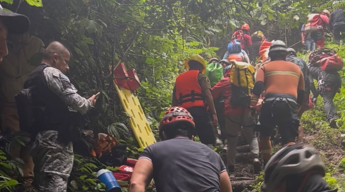 Retoman maniobras en la gruta de Cuetzalan
