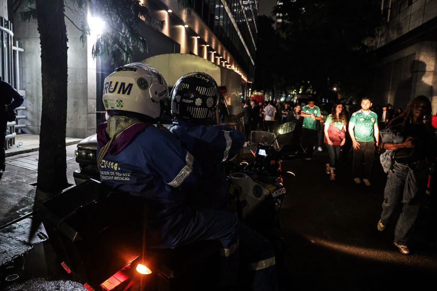 Tres personas mueren por asfixia durante festejos en el Ángel de la Independencia