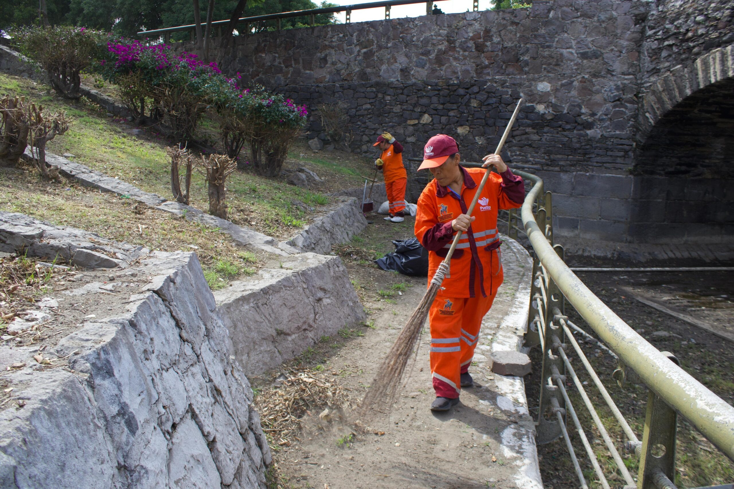 Gobierno de Pepe Chedraui refuerza limpieza en el Puente de Ovando ante las continuas lluvias