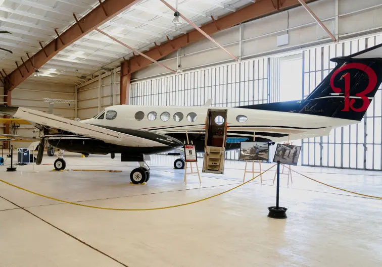 Exhiben avión vinculado a captura de “El Mayo”