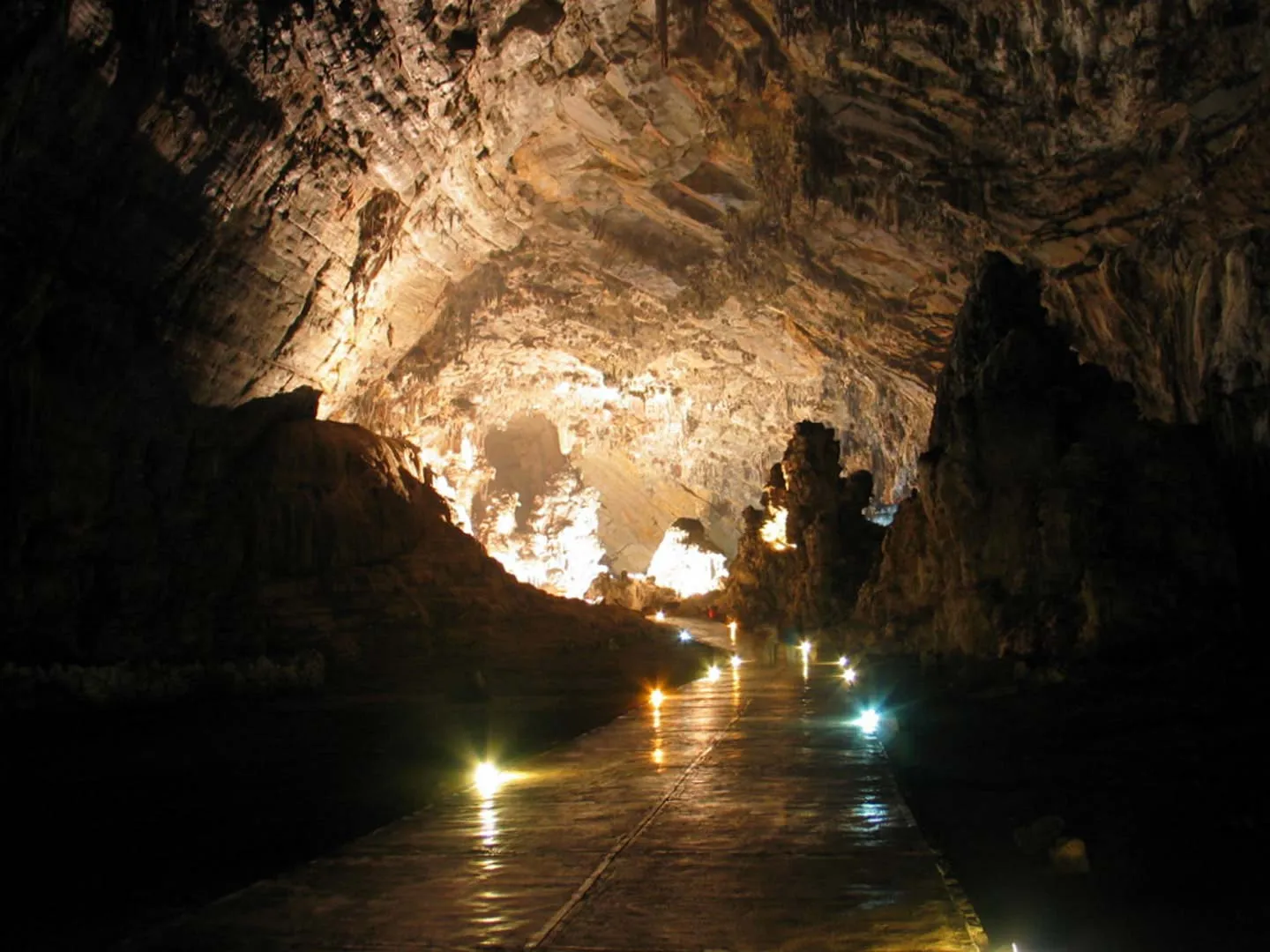 Buscan a cuatro integrantes de una familia atrapados en una gruta de Cuetzalan