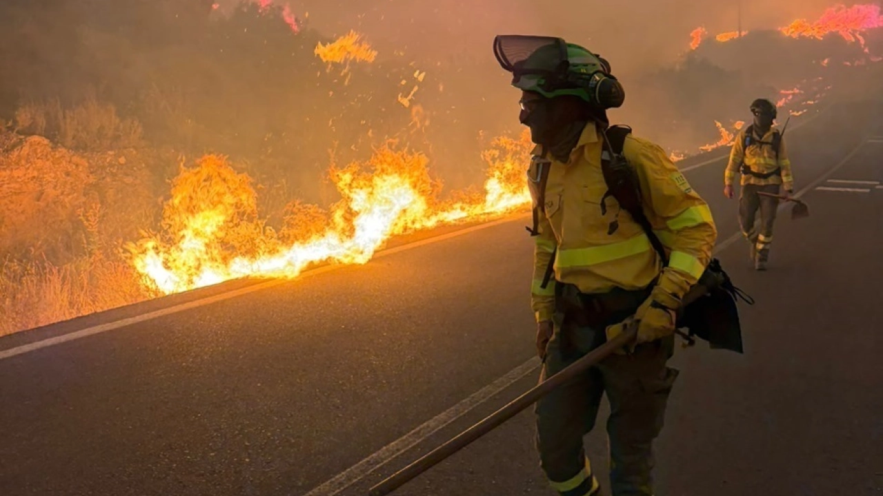 Incendio en España deja 12 muertos y 23 desaparecidos