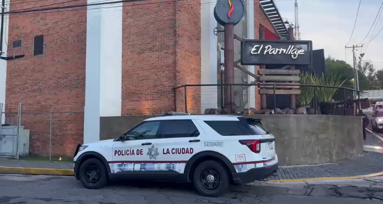Alarma e intervención policiaca frustran robo a sucursal de El Parrillaje