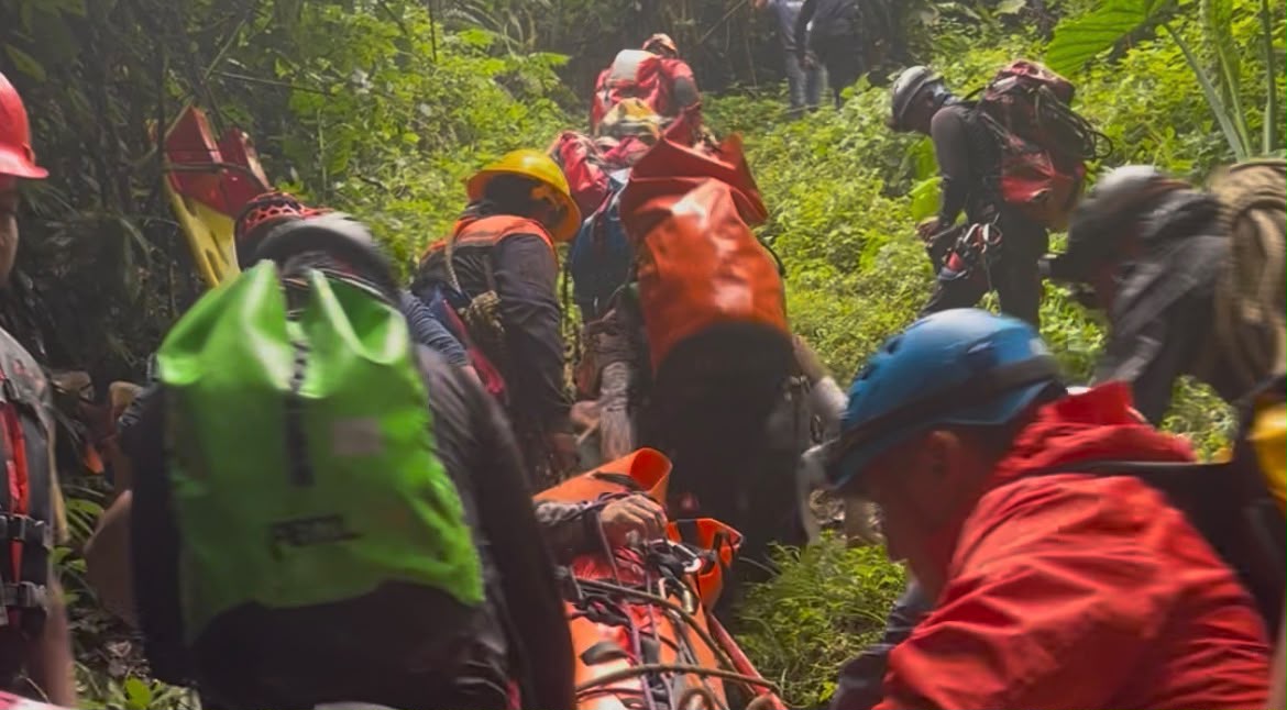 Entre lágrimas despiden a Gerardo, víctima de las grutas en Cuetzalan 