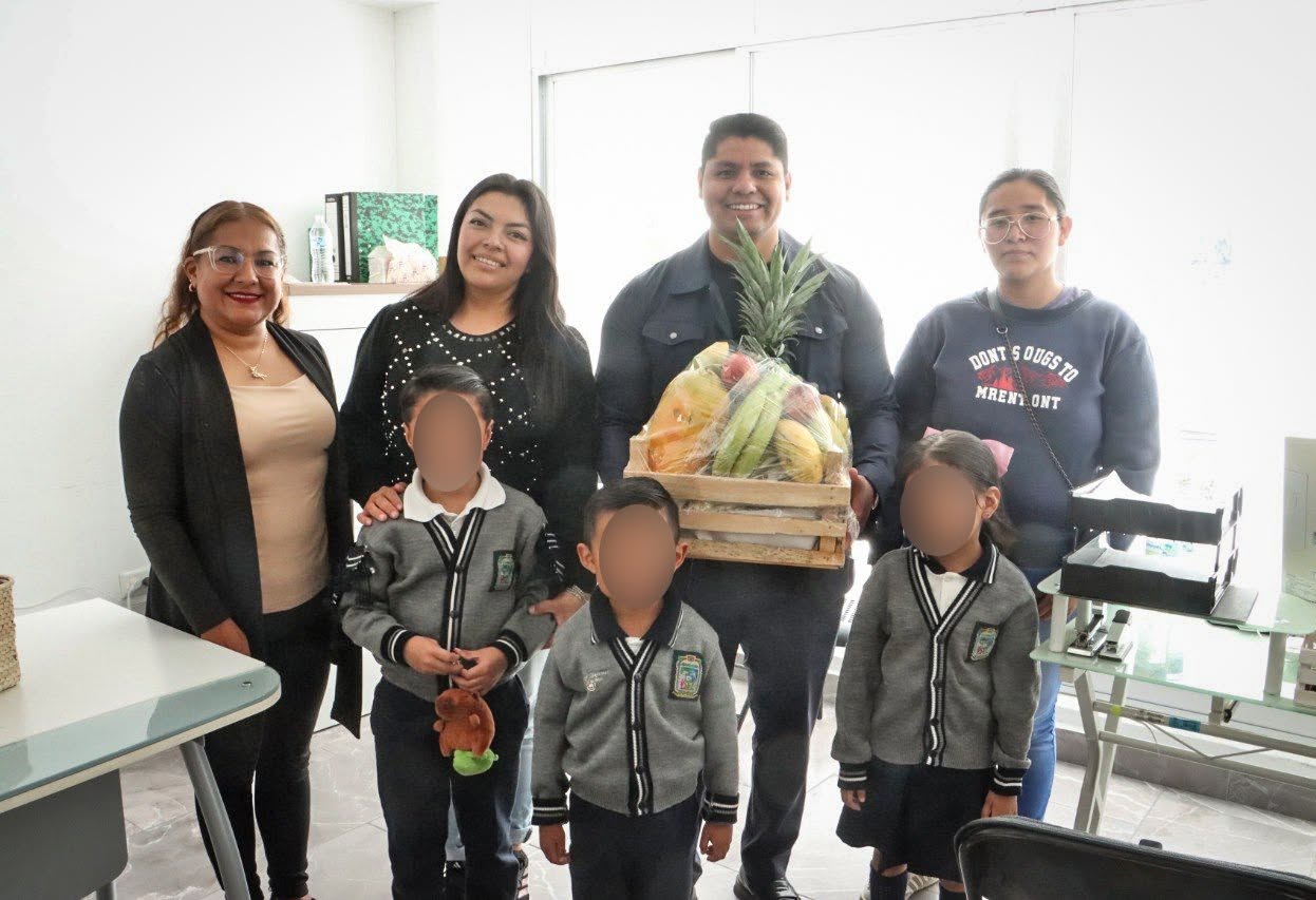 Omar Muñoz asiste a graduación de preescolar
