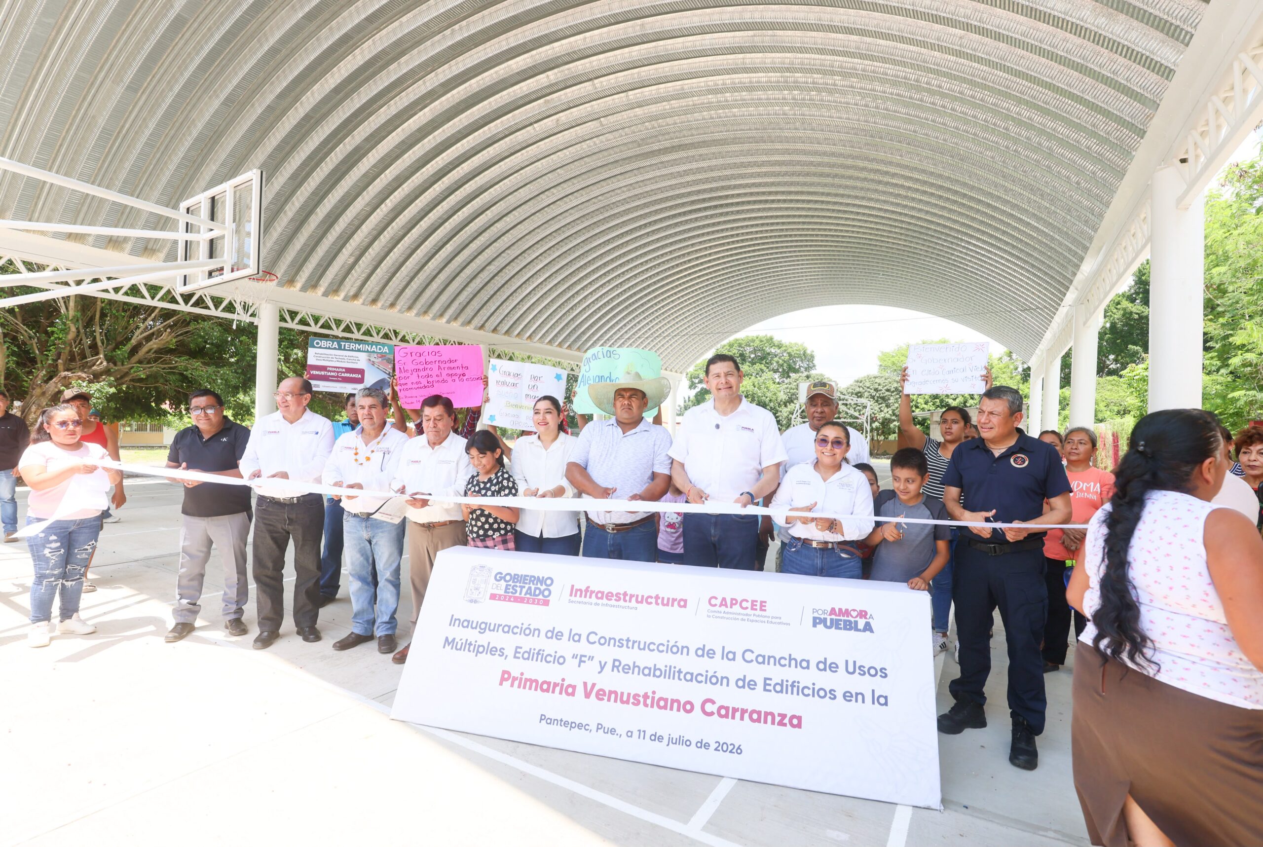 Recuperan escuelas afectadas por lluvias en Pantepec