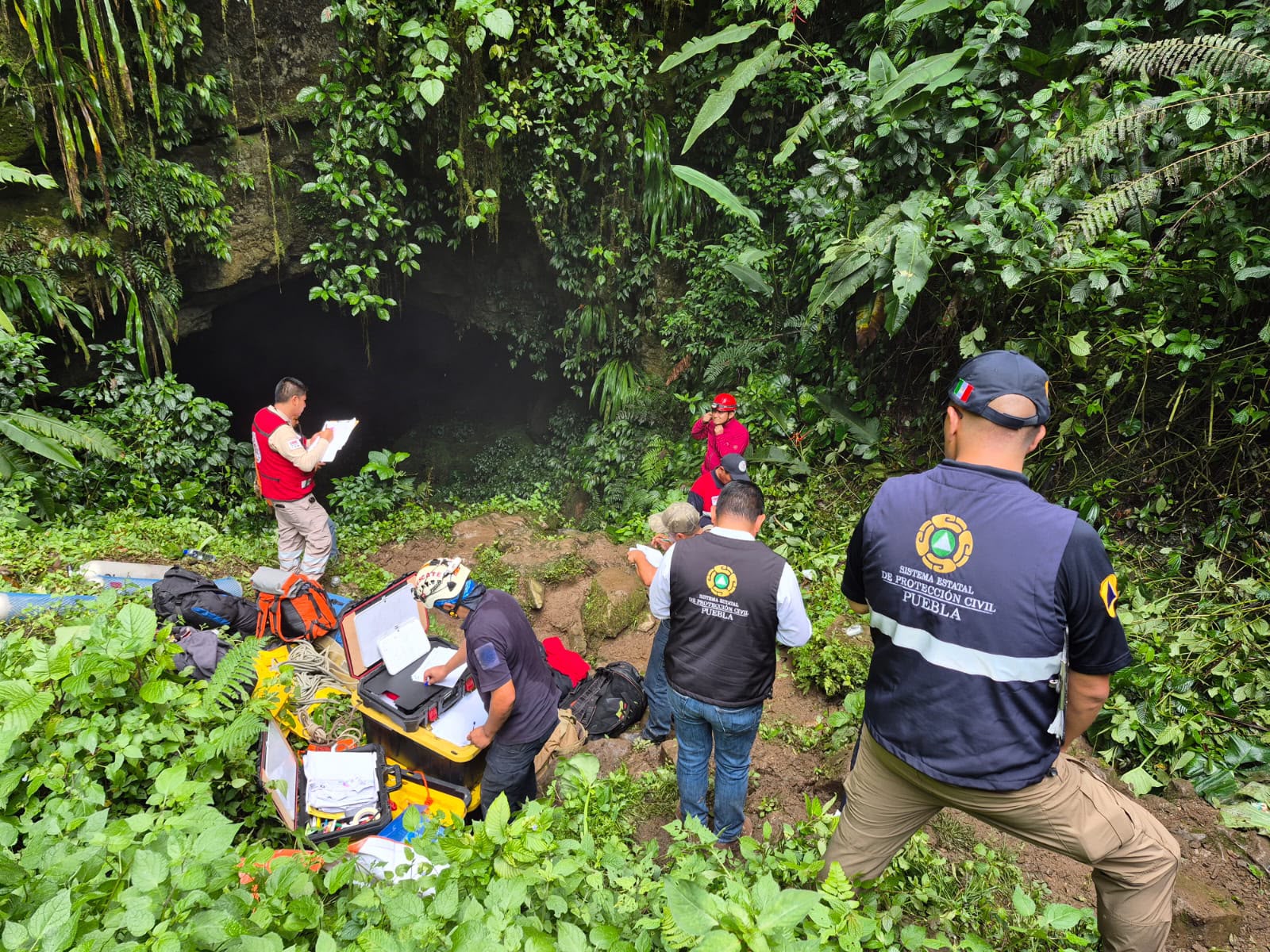 Este jueves continúan tareas de búsqueda en gruta de Cuetzalan