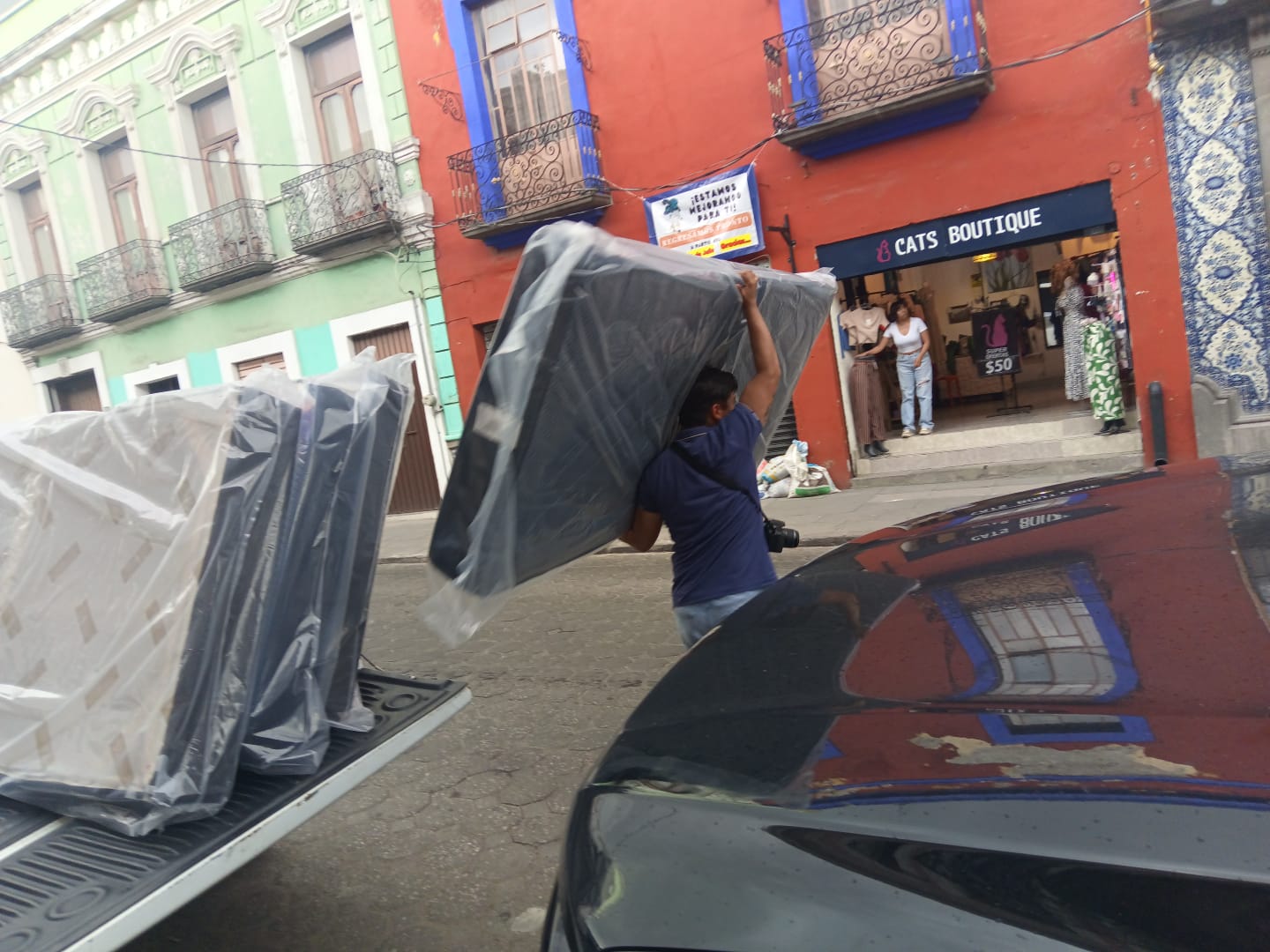 Continúa gobierno Pepe Chedraui con la entrega de enseres a personas damnificadas