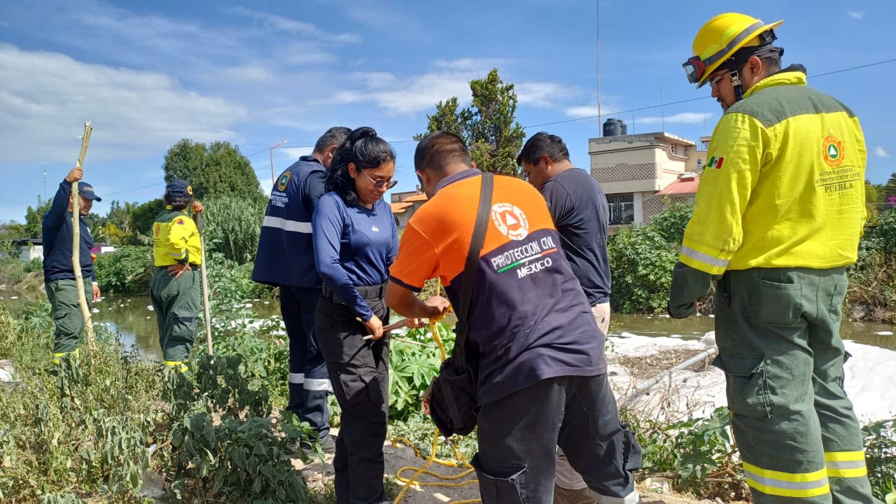 Encapuchados armados asaltan a cuentahabientes de BBVA en Tecamachalco