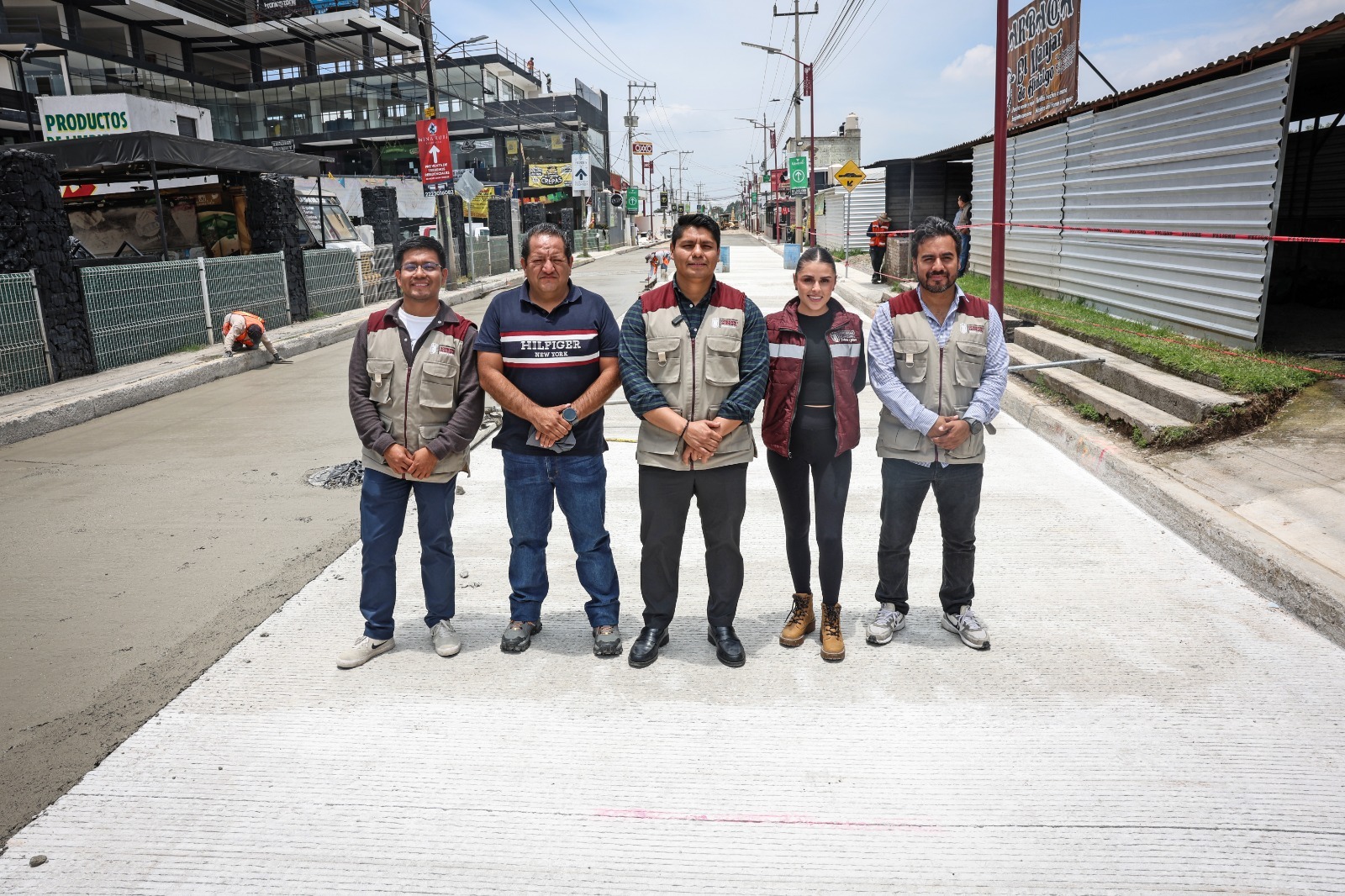 Supervisa Omar Muñoz avances de la pavimentación de la calle Tlaxcala